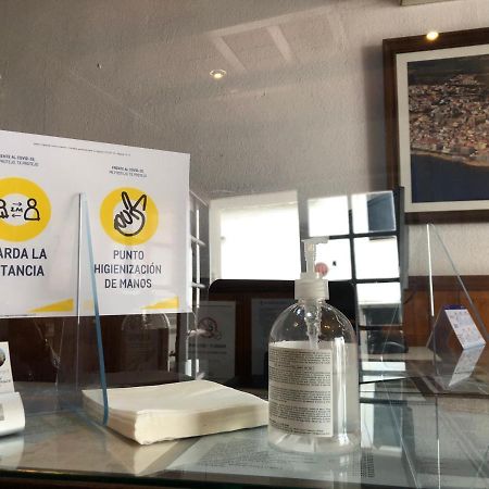 Hostal Restaurante El Roser L' Escala エクステリア 写真