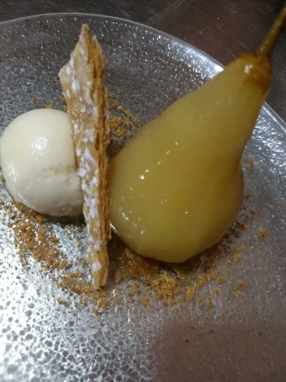 Hostal Restaurante El Roser L' Escala エクステリア 写真
