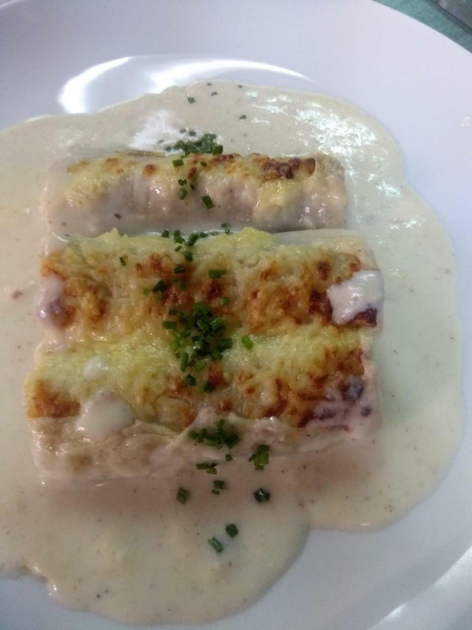 Hostal Restaurante El Roser L' Escala エクステリア 写真
