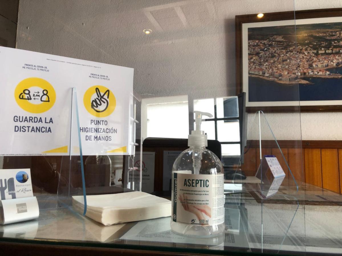 Hostal Restaurante El Roser L' Escala エクステリア 写真